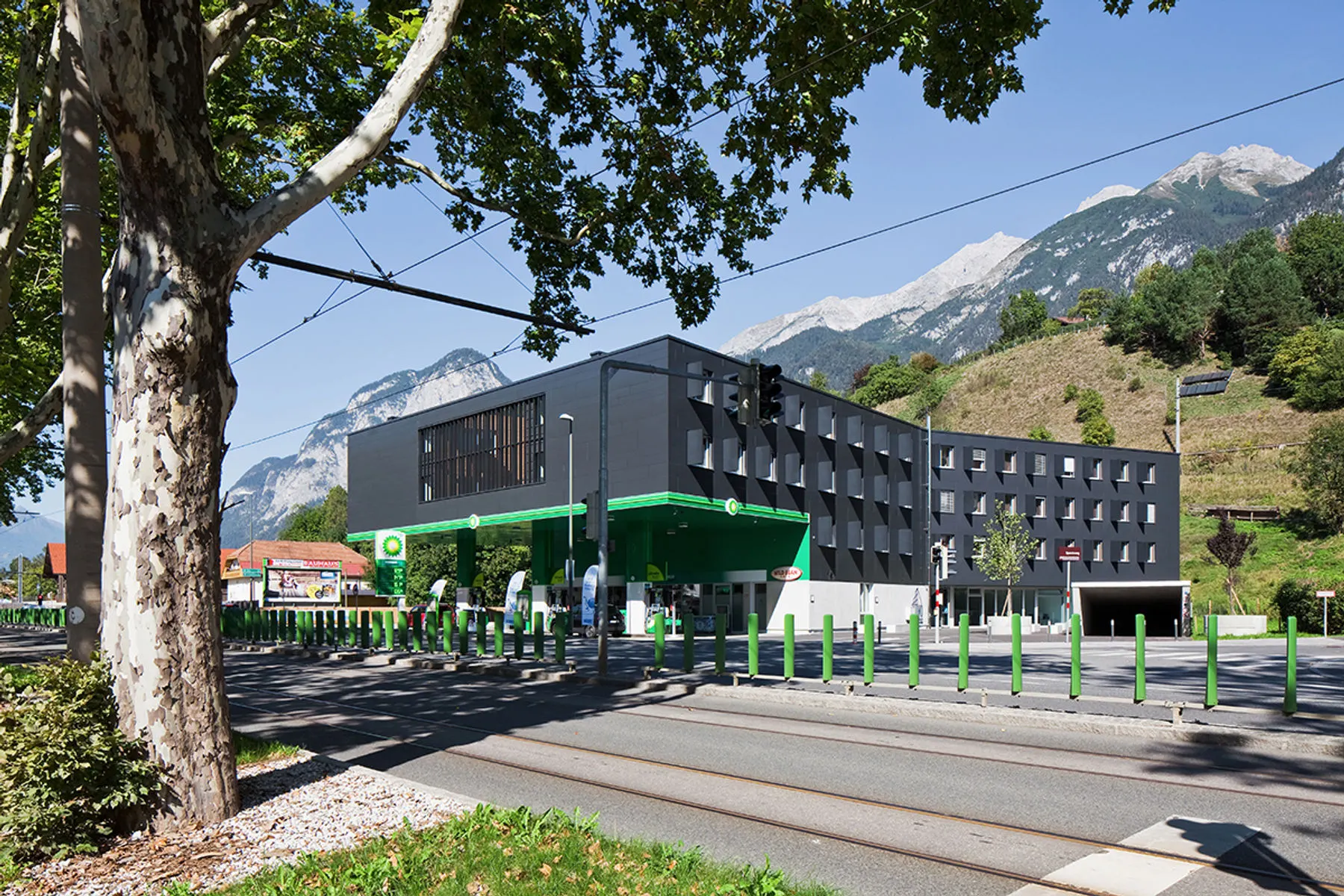 Raimund Pradler Studentenheim und Tankstelle, Innsbruck